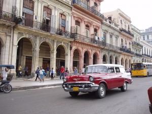 800px-Street_3_La_Habana_Vieja